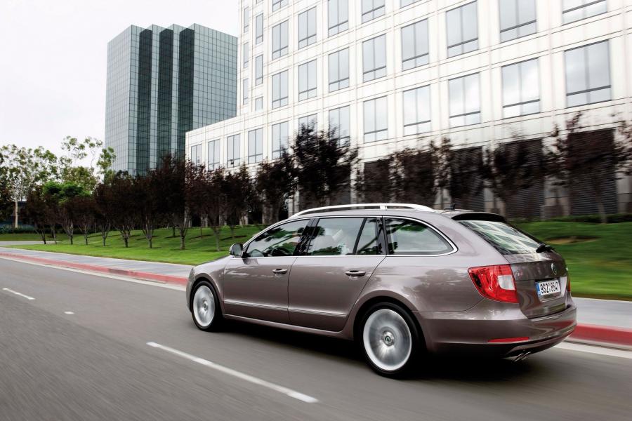  Skoda Superb Combi 2009 года  (фото 23 из 74)